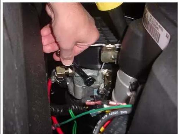 Cub Cadet Tank M72-CAT - Using the Transmission Bypass Valves - 2