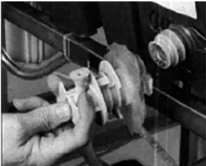 Servend S-200 - The procedure below is for the sanitation of one syrup circuit at a time. Repeat to sanitize additional circuits. - 3