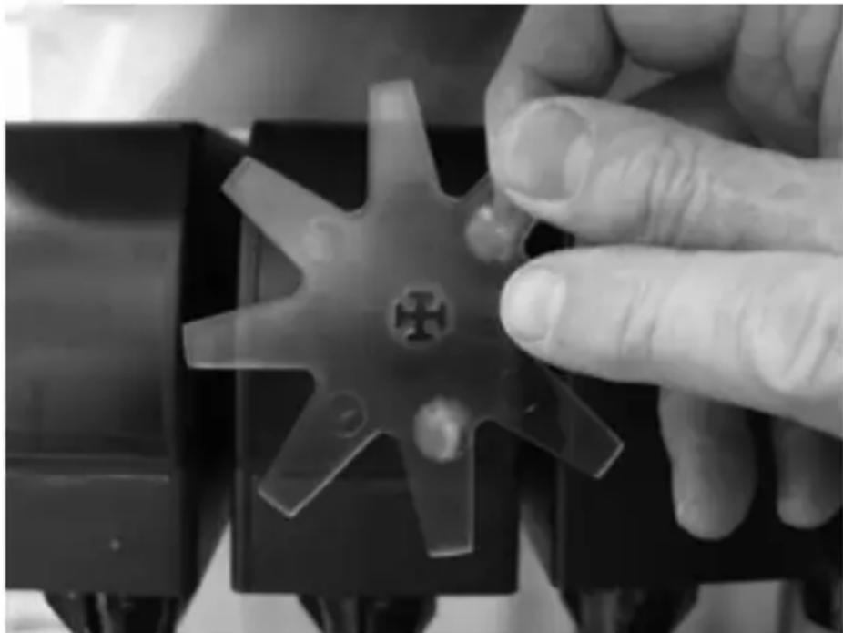 Servend S-200 - Remove ice wheel: - 3