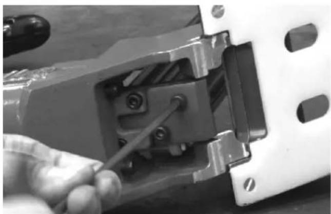 POWERNAIL 50P FLEX - Clearing a jam with the new Revision 2 Foot. - 1