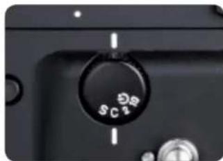 MAMIYA Credo 1.2 - Installing the Focusing Screen - 4