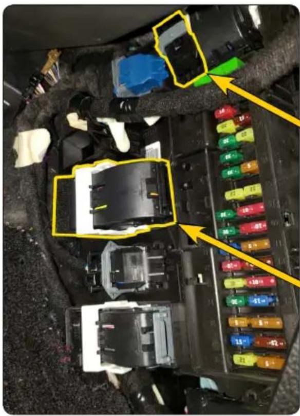 Top-down photo of a car engine bay with colored vehicle blocks and yellow annotations highlighting structural components.