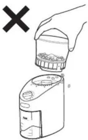 DELONGHI KG366J - ホッパー に 残った 豆を取り出すには - 1
