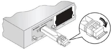 Atlona NETGEAR-AXM - Removing a AXM761 Module - 1