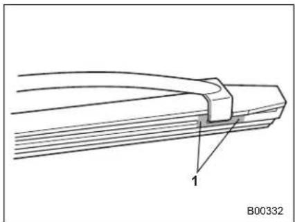 SAAB 9-2X (2006) - ■Windshield wiper blades assembly - 5