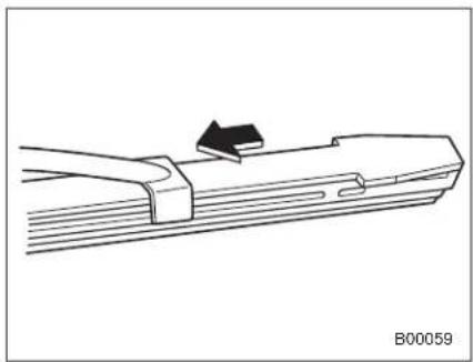 SAAB 9-2X (2006) - ■Windshield wiper blades assembly - 4