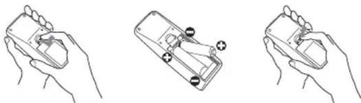 HITACHI CP-X345WF - Batterijen plaatsen - 1