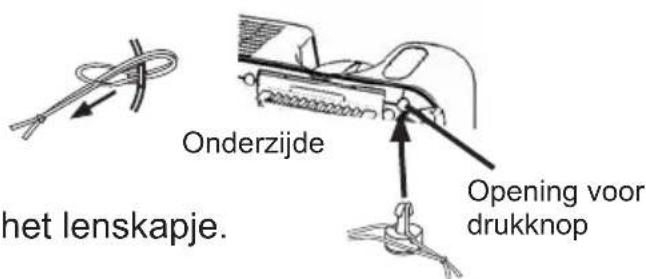 Onderzijde het lenskapje. Opening voor drukknop