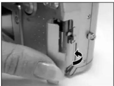RICOH Caplio RR120 - Loading the SmartMedia™ Card - 3