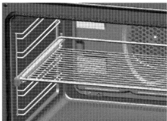 BLOMBERG HMN 9130 A - Proper positioning of the wire shelf and tray on sliding shelves - 2