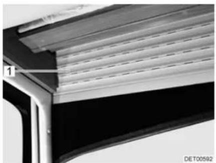 Dethleffs Motorhome Premium Class (2010) - Blind for the windscreen - 1