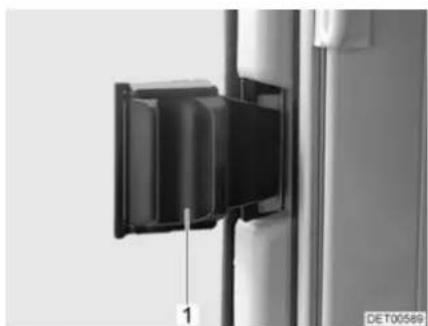 Dethleffs Motorhome Premium Class (2010) - Sliding window without lock - 1
