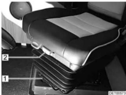 Dethleffs Motorhome Premium Class (2010) - Driver's seat and front passenger's seat - 3