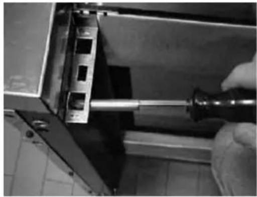 BLANCO FD9085FG - Instructions for the assembly of bottom kick plate onto the cookers - 1