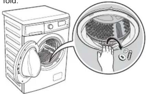 ZANUSSI ZWH 71046 - Loading The Laundry - 1