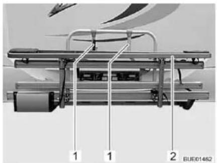 Bürstner IT 664 Ixeo (2012) - Carga del portabicicletas con bicicletas - 1