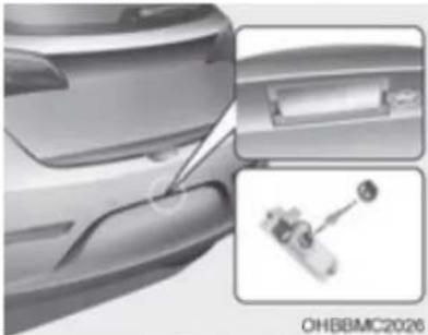 HYUNDAI HB20 (2012) - Substituição da lâmpada da luz da placa de licença - 1
