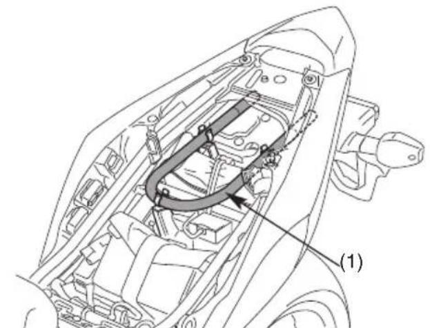 Honda CB600F (2012) - COMPARTIMIENTO DE ALMACENAJE PARA EL CIERRE ANTIRROBO EN FORMA DE U - 1
