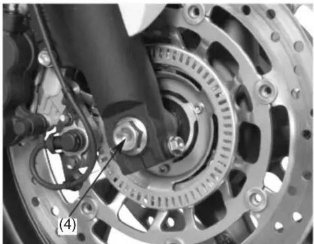 Honda CB600F (2012) - Desmontaje de la rueda delantera - 3