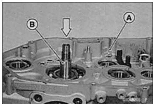 Technical diagram of an engine cylinder head with labeled components A and B, showing internal gears and shafts.