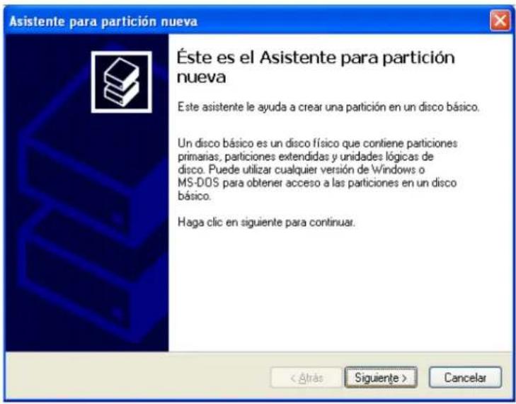 Asistente para partición nueva Éste es el Asistente para partición nueva Este asistente le ayuda a crear una partición en un disco básico. Un disco básico es un disco físico que contiene particiones primarias, particiones extendidas y unidades lógicas de disco. Puede utilizar cualquier versión de Windows o MS-DOS para obtener acceso a las particiones en un disco básico. Haga clic en siguiente para continuar. <Átras Siguiente > Cancelar