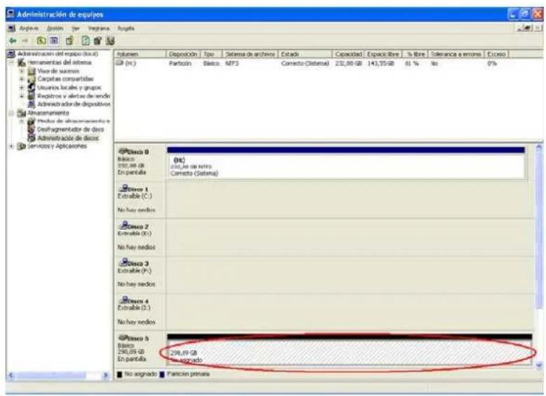 Administración de equipos Angrupos: Asión: Yar: Vegrana: Ayagás Administración del equipo (Excel) Terramentas del sistema Días de sucesos Carpetas compartidas Usuales locales y grupos Registro y alertas de rendos Administrador de dispositivos Amazamiento Produtos de almacenamiento y Desflagretador de disco Administración de disco Servicios y Aplicaiones Volumes Deposición Tipo Sistema de archivos Cidads Capacidad Espace libre% Rite Solerancia o entorno Exceso DB (B:) Partecón Básico:NPS Correcto (Sistema) 232,80 GB 143,55 GB 61 % No 0% Disco 0 Básico 232,80 GB En pantalla Disco 1 Extrable (C:) No hay medios Disco 2 Extrable (E:) No hay medios Disco 3 Extrable (F:) No hay medios Disco 4 Extrable (G:) No hay medios Disco 5 Básico 298,69 GB En pantalla Disco 6 No asignado Parsecón primera