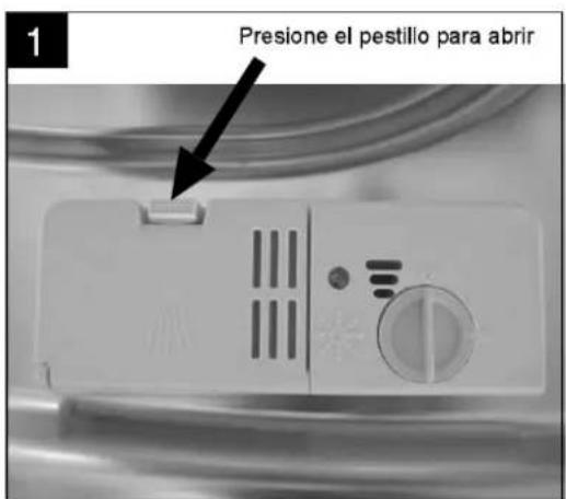 1 Presione el pestillo para abrir