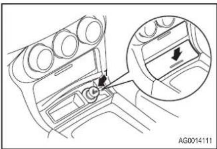 MITSUBISHI Lancer Sportback Ralliart (2014) - Posição de fixação para o cinzeiro destacável - 3