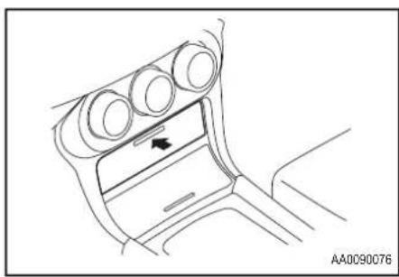 MITSUBISHI Lancer Sportback Ralliart (2014) - Porta-objetos no console dianteiro - 1