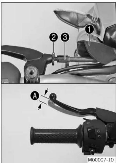 KTM 125 Duke EU (2014) - Ajustar la holgura del cable bowden del embrague - 1
