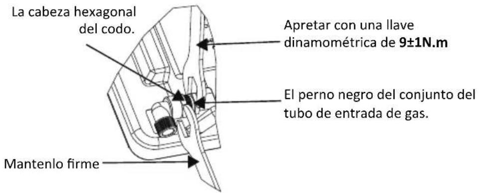La cabeza hexagonal del codo. Apretar con una llave dinamométrica de 9±1N.m El perno negro del conjunto del tubo de entrada de gas. Mantenlo firme