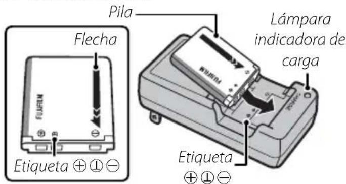 FUJIFILM FinePix JV210 - Coloque la pila en el cargador de pila suministrado. - 1