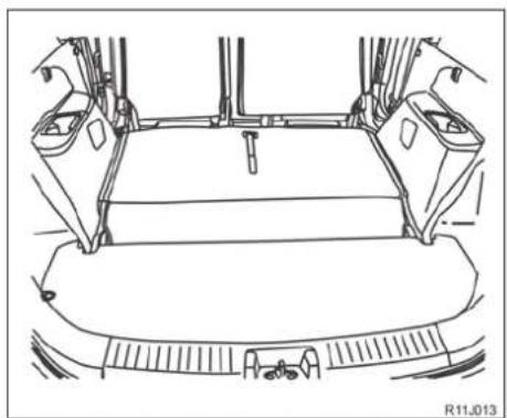 NISSAN Livina (2013) - Rebatimento do encosto da terceira fileira em veículo com três fileiras de bancos (se equipado) - 2
