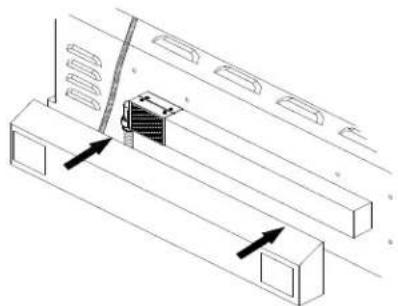 Technical line drawing of a mechanical assembly with two parallel plates and directional arrows indicating movement (no text or symbols)