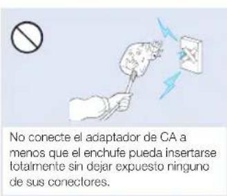 No conecte el adaptador de CA a menos que el enchufe pueda insertarse totalmente sin dejar expuesto ninguno de sus conectores.