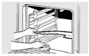 HOTPOINT RB526CAA - To clean the outside of the door: - 1