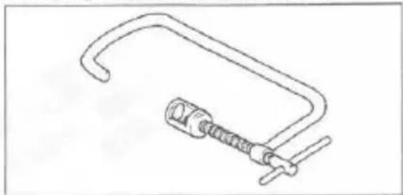 Simple line drawing of a mechanical clamp or hook with no text or symbols