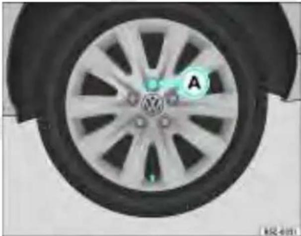 VOLKSWAGEN SpaceFox (2014) - Substituir a roda - 1