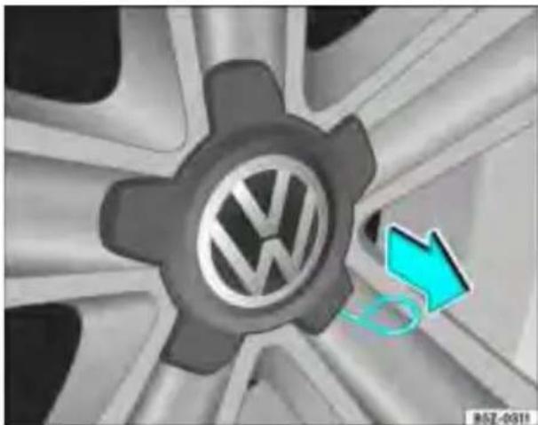 VOLKSWAGEN SpaceFox (2014) - Retirar e instalar a calota central - 1