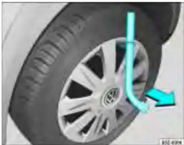 VOLKSWAGEN SpaceFox (2014) - Remover a supercalota - 1