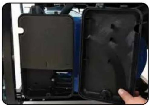 DuroStar DS13000DX - Remove the filter cover screw - 1
