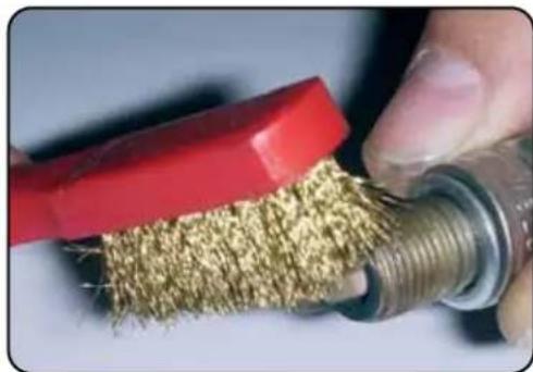 DuroStar DS13000DX - Measure plug gap - 1