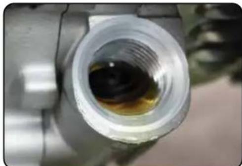 DuroStar DS13000DX - Add oil - 1