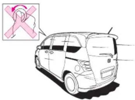 Honda Freed (2008) - - チャイルドシートを取り外したまま車内に放置しないでください。 - 3