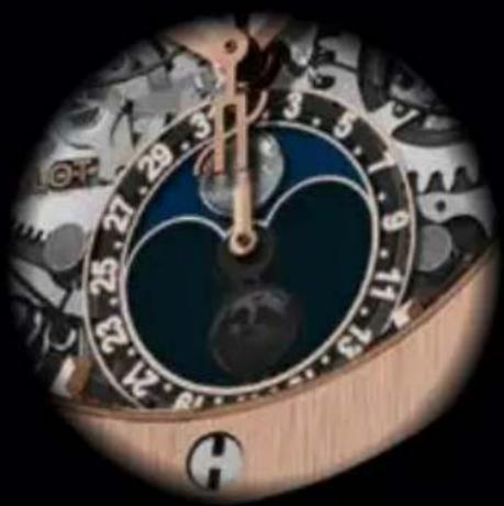 HUBLOT Classic Fusion Aerofusion Moonphase King Gold Diamonds 517.OX.018 - INTRODUCTION - 2