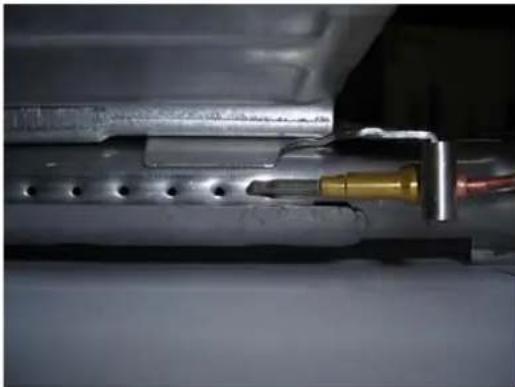 BERTAZZONI MAS36 5 GAS XT - B) OVEN IGNITER AND THERMOCOUPLE POSITION - 2