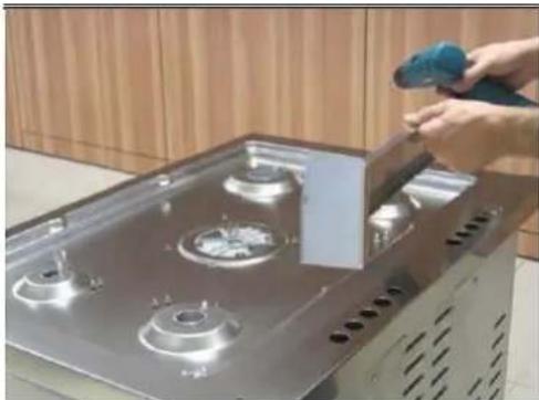 BERTAZZONI MAS36 5 GAS XT - INSTALLING THE BACKGUARD - 2