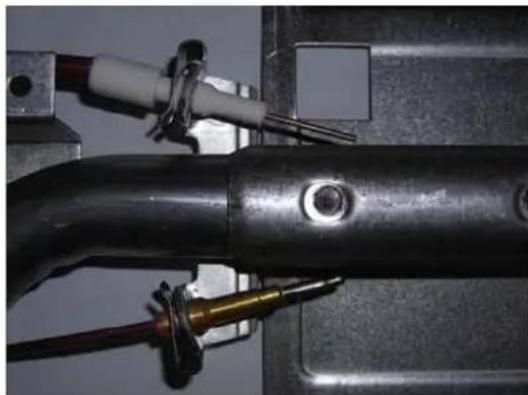 BERTAZZONI MAS36 5 GAS XT - B) OVEN IGNITER AND THERMOCOUPLE POSITION - 1