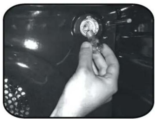 HOOVER HON205B/E - CHANGING THE BULB - 2