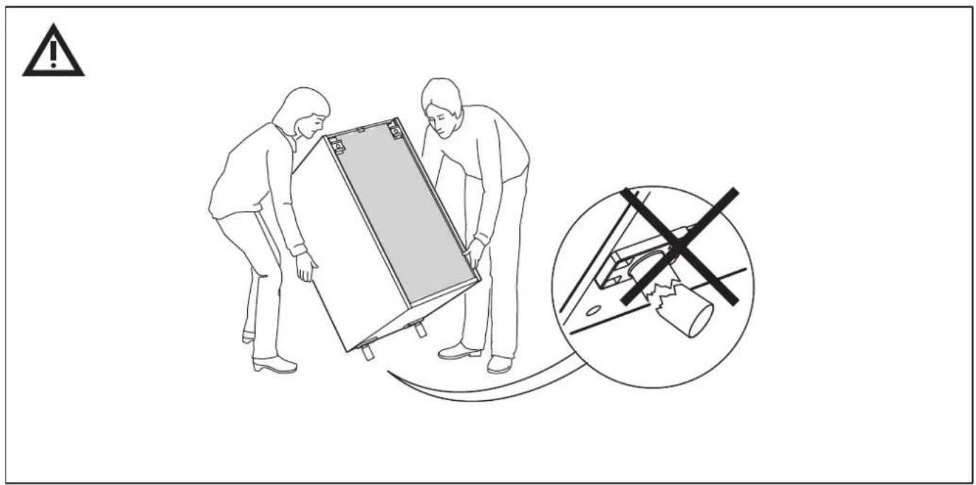 Safety warning illustration showing two workers pulling a device with a cross symbol indicating no hazard, accompanied by a warning sign.
